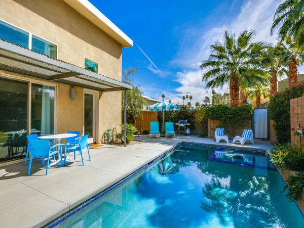 Palm Springs Home 984095