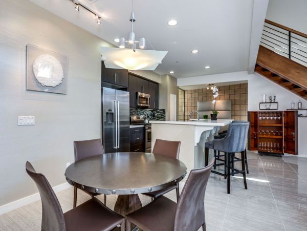 Palm Springs Home 984095