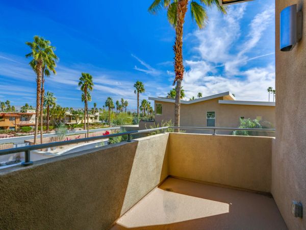Palm Springs Home 984095