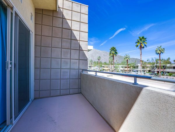 Palm Springs Home 984095