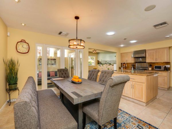 Palm Springs Home 984096