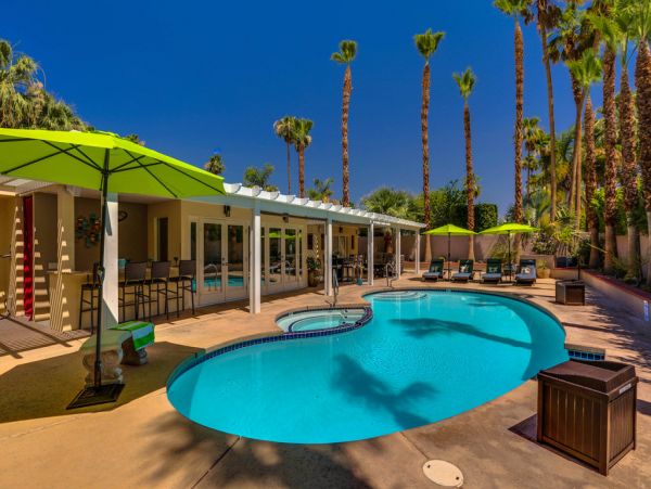 Palm Springs Home 984096