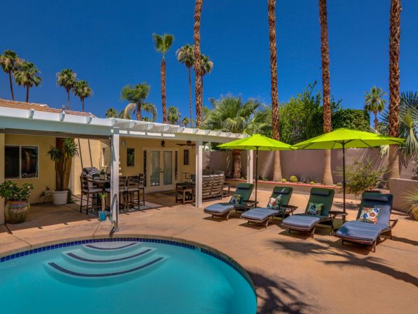 Palm Springs Home 984096