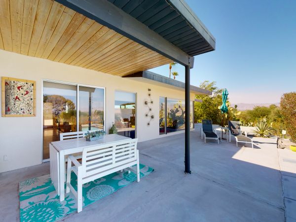 Palm Springs Home 984098