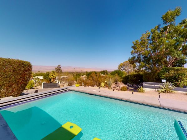 Palm Springs Home 984098