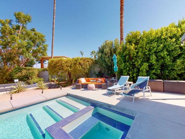 Palm Springs Home 984098