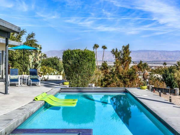 Palm Springs Home 984098