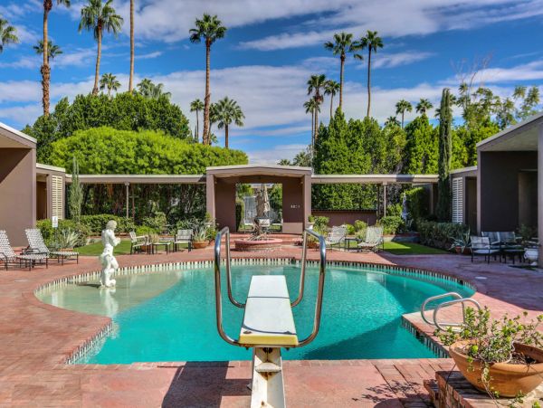 Palm Springs Home 984099