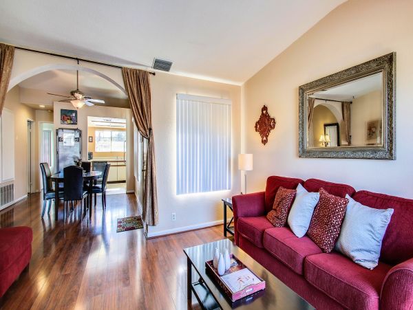 Palm Springs Home 984100