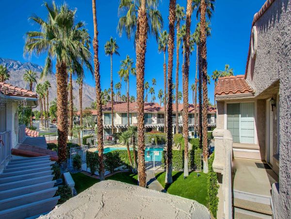 Palm Springs Home 984100
