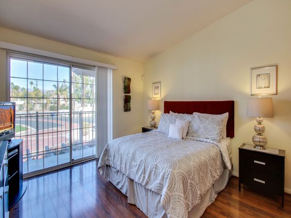 Palm Springs Home 984100