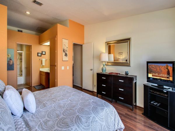 Palm Springs Home 984100