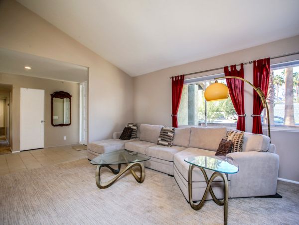 Palm Springs Home 984102