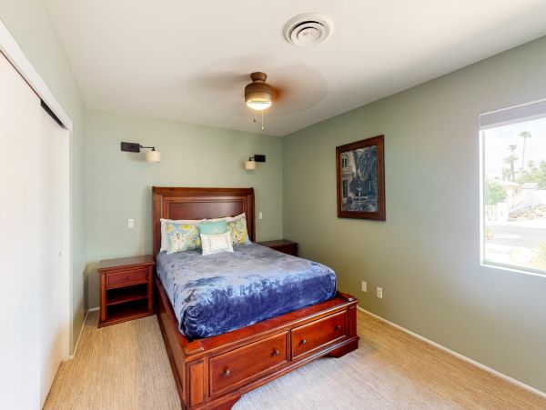 Palm Springs Home 984102