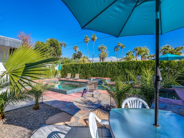 Palm Springs Home 984107