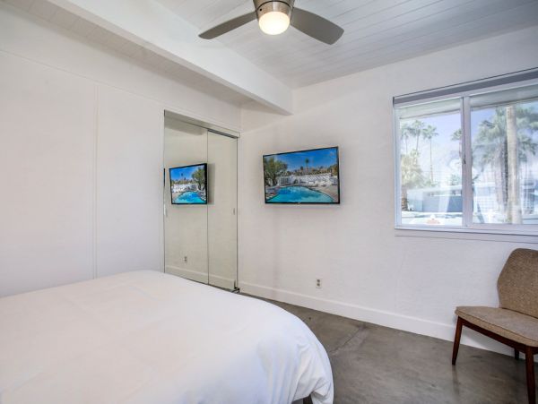 Palm Springs Home 984115