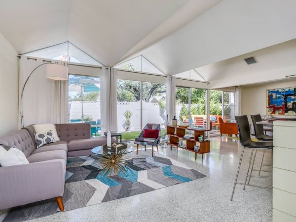 Palm Springs Home 984116