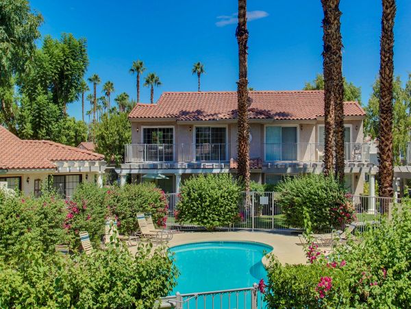 Palm Springs Home 984117