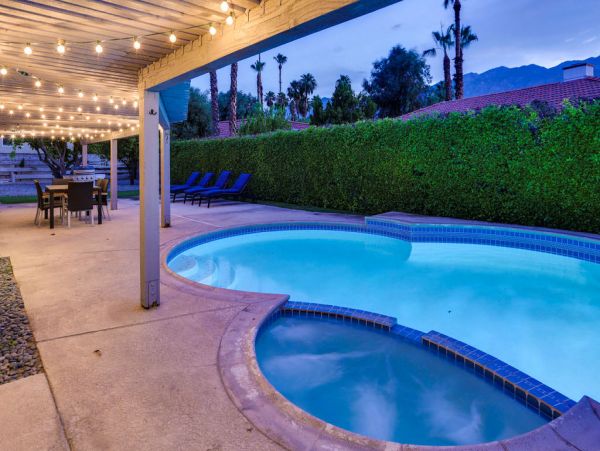 Palm Springs Home 984119