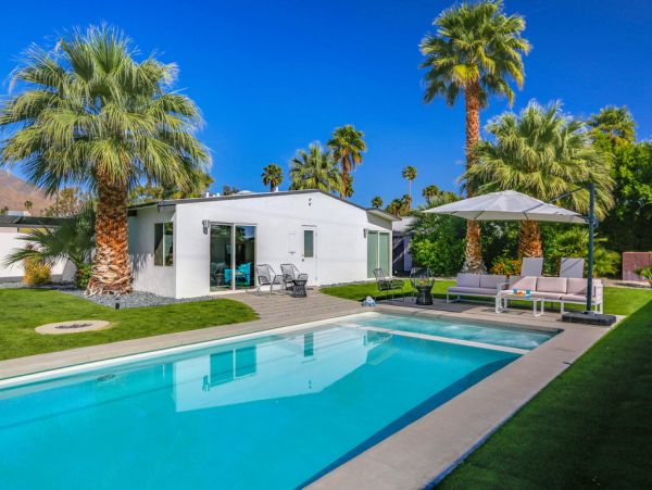 Palm Springs Home 984120