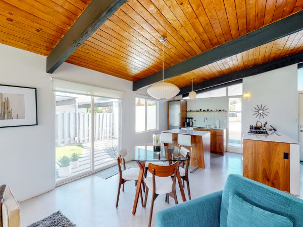 Palm Springs Home 984120