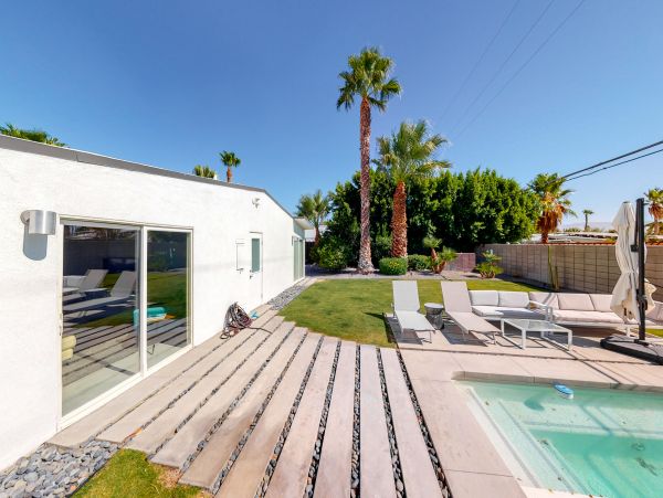 Palm Springs Home 984120