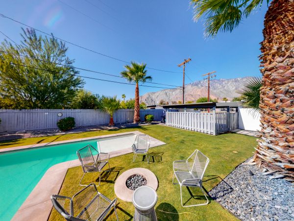 Palm Springs Home 984120