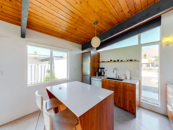Palm Springs Home 984120