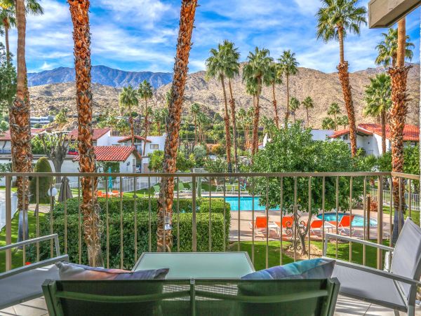 Palm Springs Home 984126