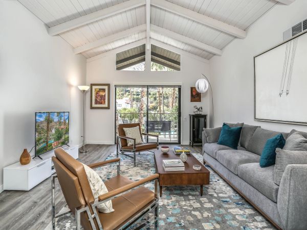 Palm Springs Home 984126