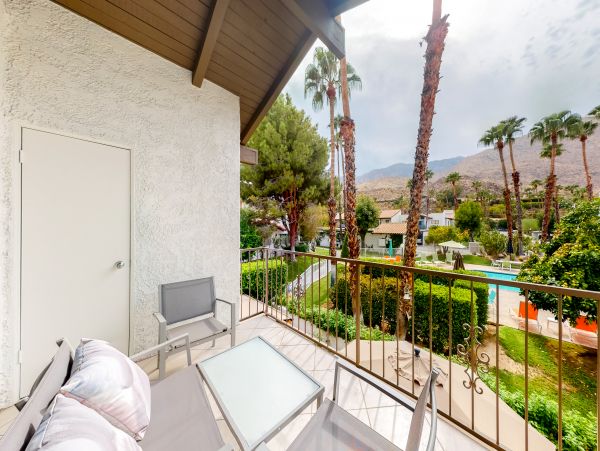 Palm Springs Home 984126