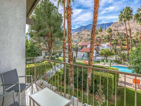 Palm Springs Home 984126