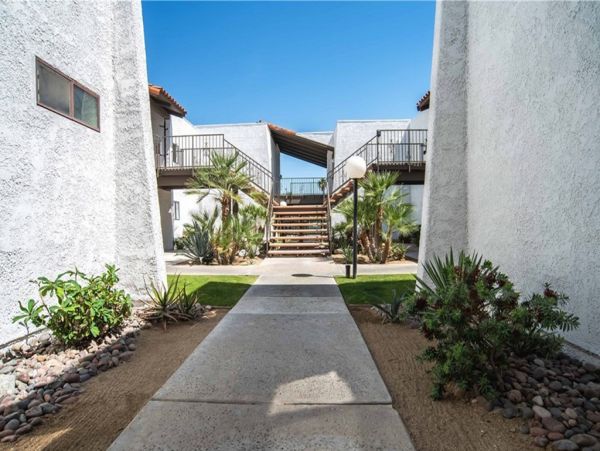 Palm Springs Home 984126