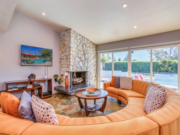 Palm Springs Home 984129