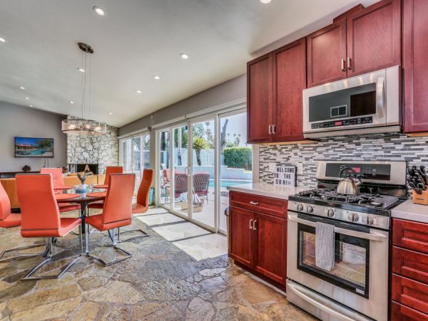 Palm Springs Home 984129