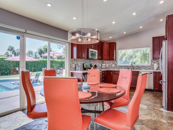 Palm Springs Home 984129