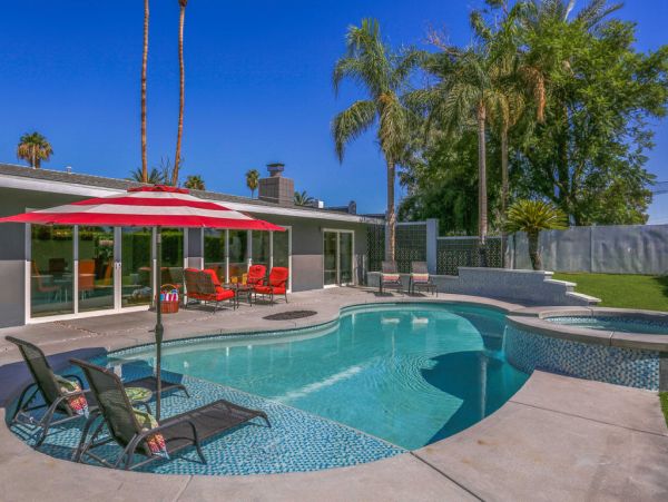 Palm Springs Home 984129