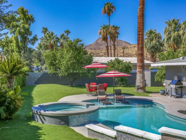Palm Springs Home 984129