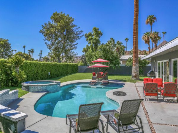Palm Springs Home 984129