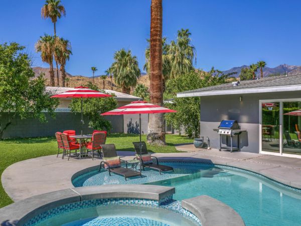 Palm Springs Home 984129