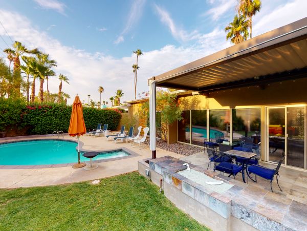 Palm Springs Home 984131