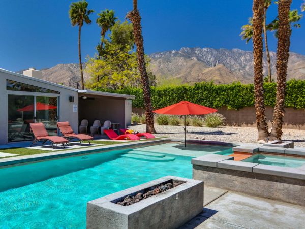 Palm Springs Home 984133