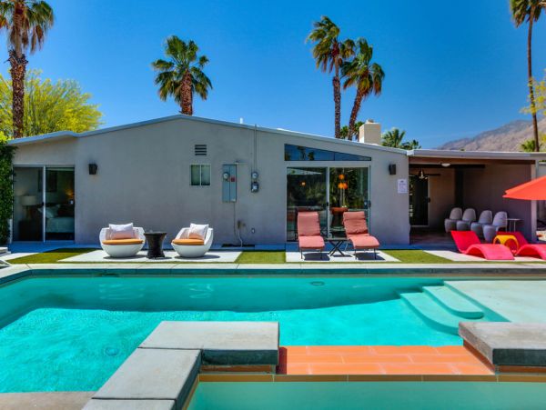 Palm Springs Home 984133