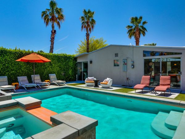 Palm Springs Home 984133