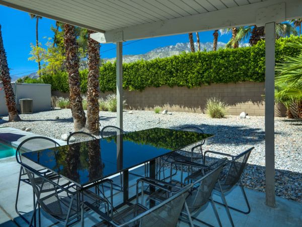 Palm Springs Home 984133