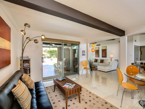 Palm Springs Home 984133