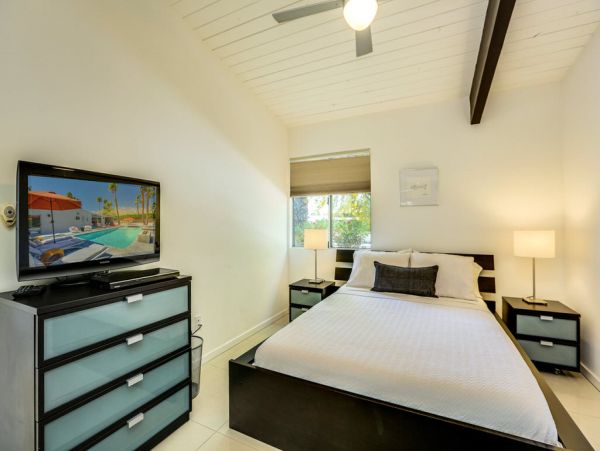 Palm Springs Home 984133
