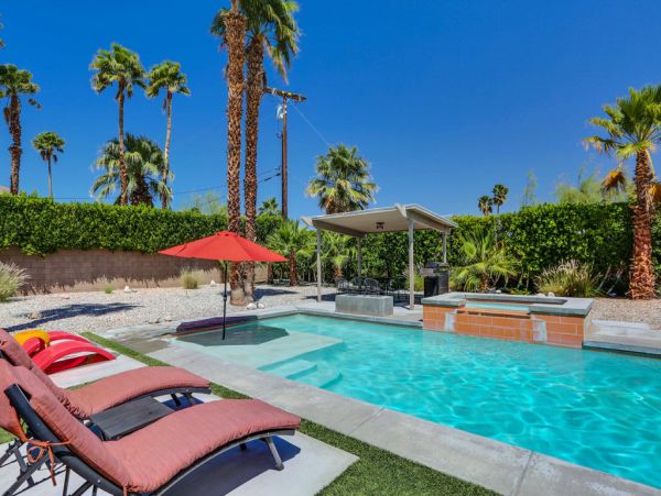 Palm Springs Home 984133