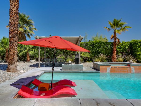 Palm Springs Home 984133