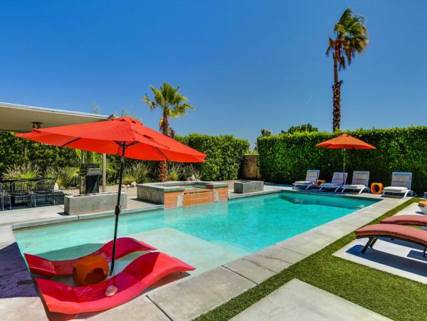 Palm Springs Home 984133